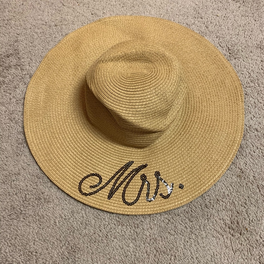 Mrs. sun hat